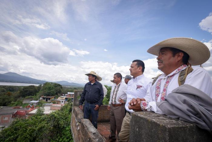 Carlos Torres Piña: Cuando la palabra se convierte en camino