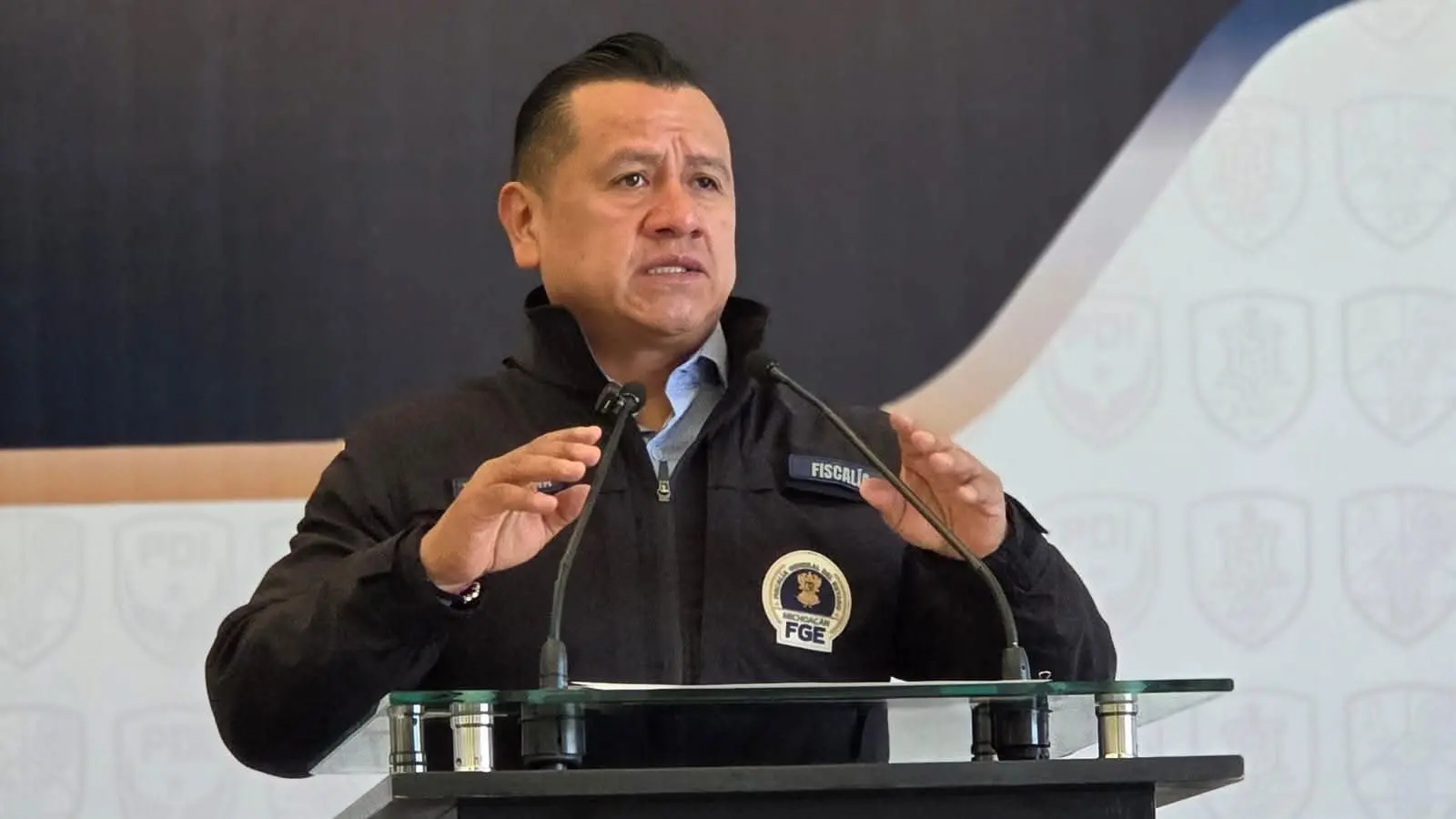 Carlos Torres Piña solicita 45 días licencia