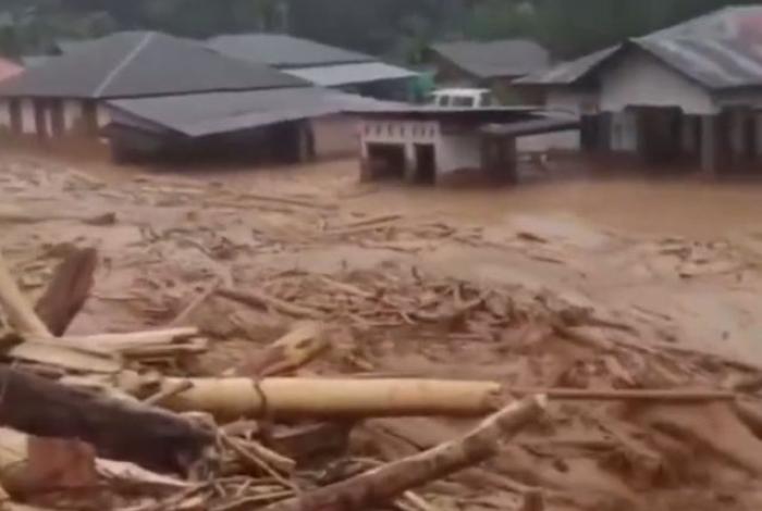 Casi 600 muertos en el temporal que mantiene bajo el agua Indonesia, Tailandia y Sri Lanka