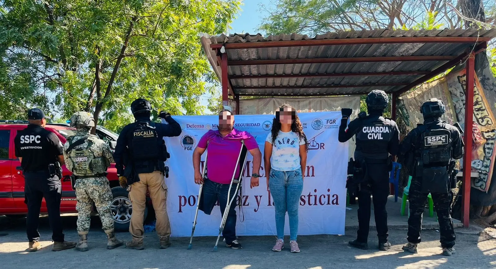  Catea FGE dos inmuebles en el Tianguis Limonero de Múgica; hay tres detenidos