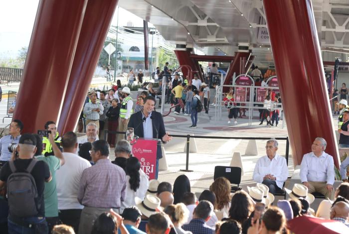  Celebra Alfonso Martínez, construcción del Paso Catrinas en Villas del Pedregal