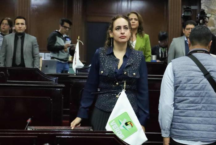 Celebra Sandra Arreola entrada en vigor reforma que permite libre acceso a personas con discapacidad con animales de asistencia