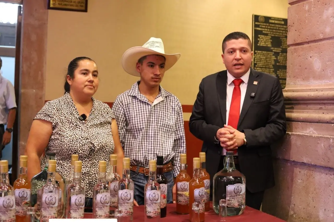 Celebra Vicente Gómez incorporación de cooperativas en la Ley de Desarrollo Económico