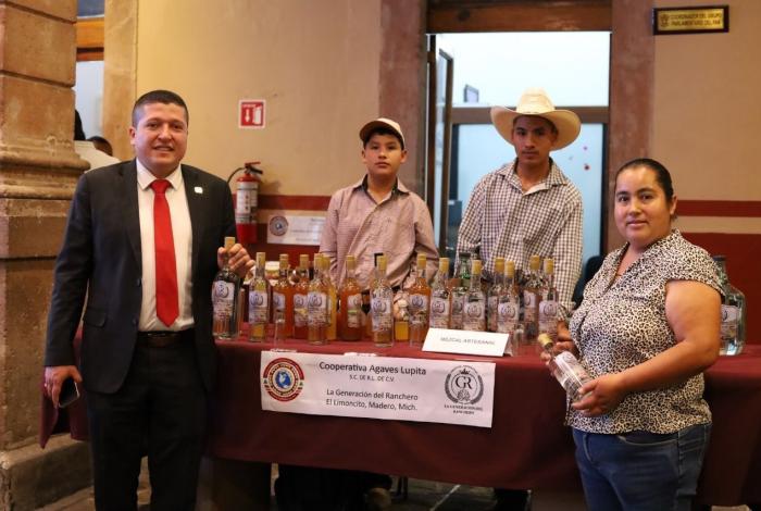 Celebra Vicente Gómez incorporación de cooperativas en la Ley de Desarrollo Económico