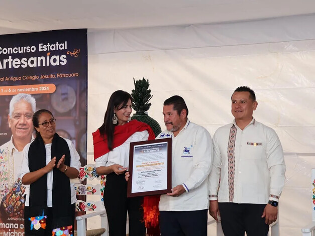 Celebración y premiación en el Concurso Estatal de Artesanías en Pátzcuaro