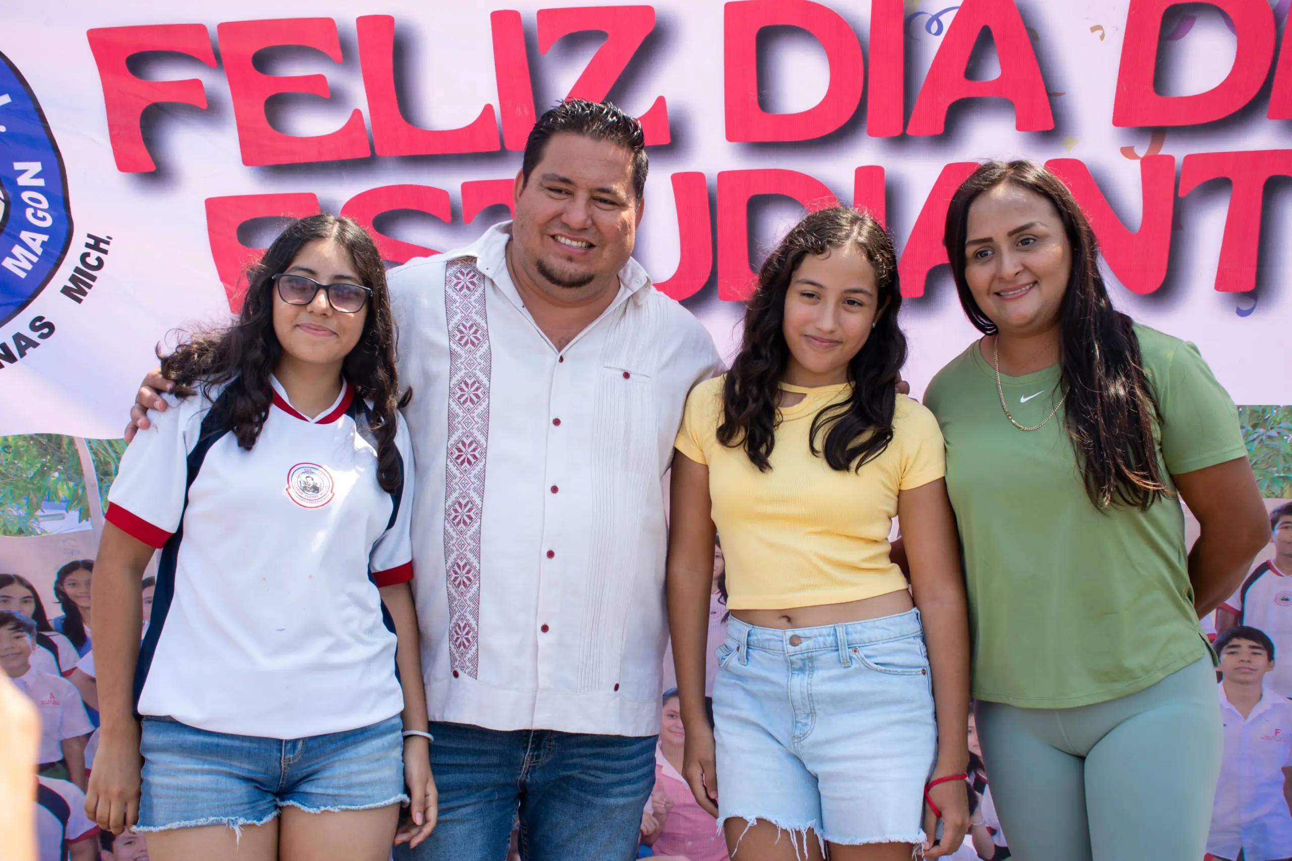 Celebran a Jóvenes con Exatlón en Playa Erendira
