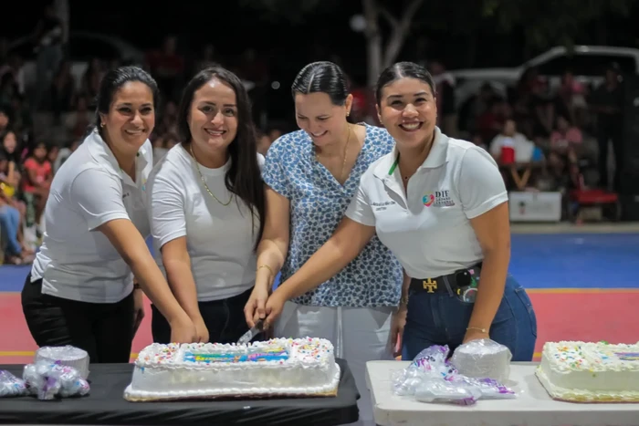 Celebran el Día de las Niñas y los Niños en La Mira con Entrega de Juguetes, Show y Alegría