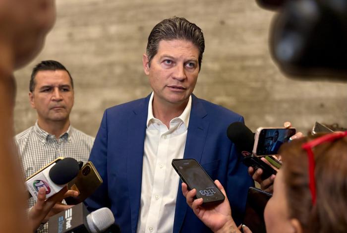 Censura es de dictaduras: Alfonso arremete contra llamado presidencial a no ver TV Azteca