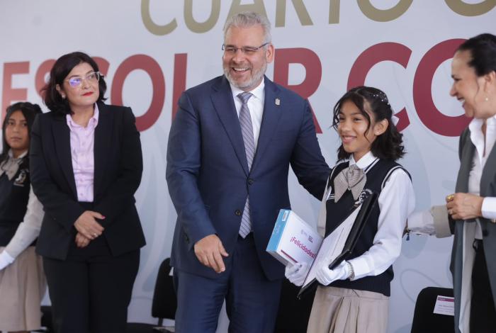 Certeza al magisterio y becas a 848 mil alumnos logran cuarto año completo de clases: Bedolla