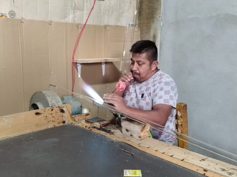 Certifican la autenticidad de las esferas de vidrio soplado de Tlalpujahua