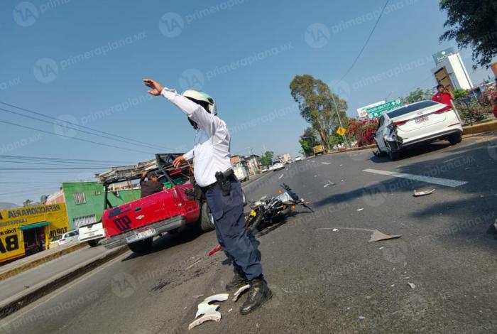 Ch0que en Periférico de Morelia deja a un motociclista y su acompañante lesionados
