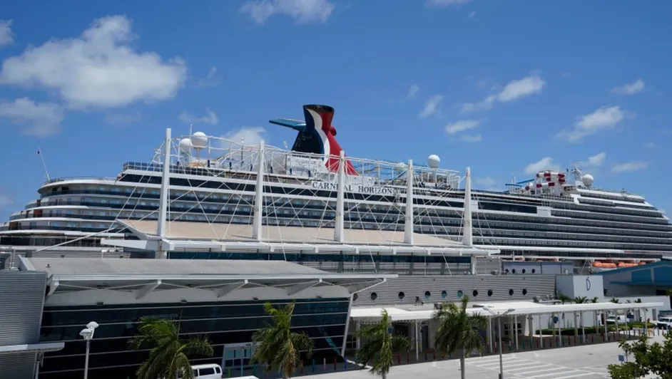 Chica fallece en crucero de lujo; su hermanastro es el mayor sospechoso