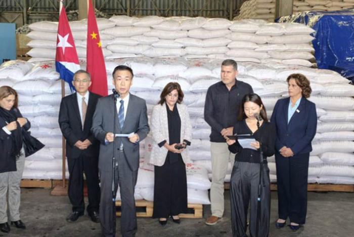China aprueba nueva ayuda a Cuba por 80 millones de dólares y 60 mil toneladas de arroz