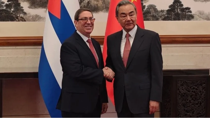 China refrenda su apoyo a Cuba; mientras que Rusia seguirá enviándole petróleo
