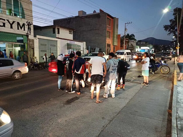  Chocan 2 autos en la Av. Madero Poniente y se accidenta motopatrullero en la Av. San Juanito