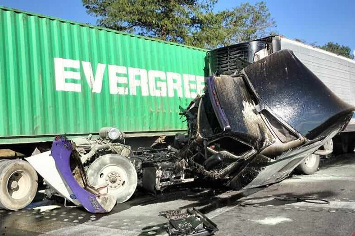 Chocan 5 tráileres y 1 camioneta en la autopista México-Guadalajara