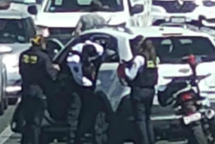 Chocan dos vehículos en la avenida Madero Poniente de Morelia, salida a Quiroga