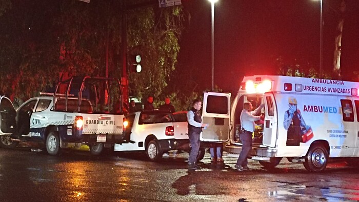  Chocan particular y patrulla de Guardia Civil en la colonia Félix Ireta