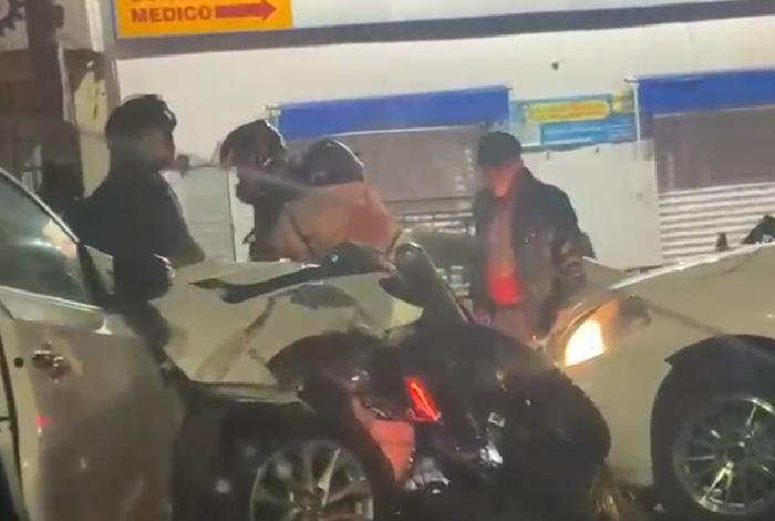 Chocan seis vehículos en salida a Quiroga; hay varias personas heridas