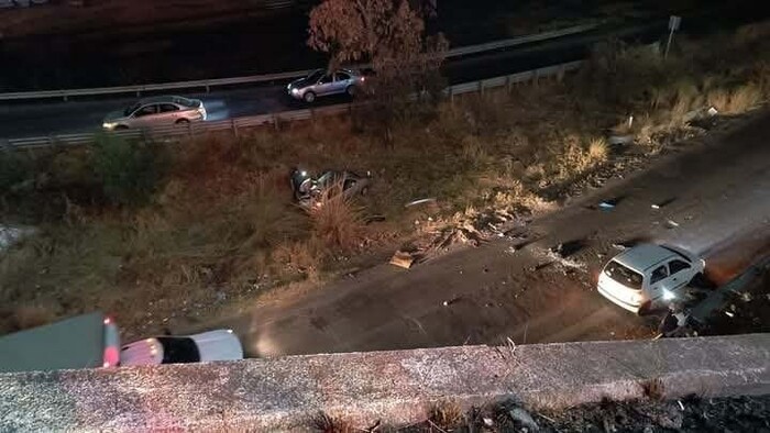 Chofer vuelca su vehículo y fallece en la salida a Charo