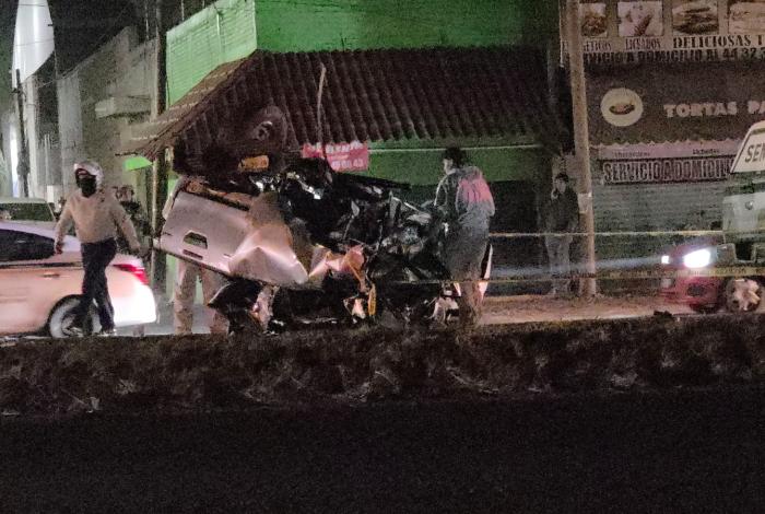 Choque con volcadura deja una mujer sin v1da y un hombre lesionado