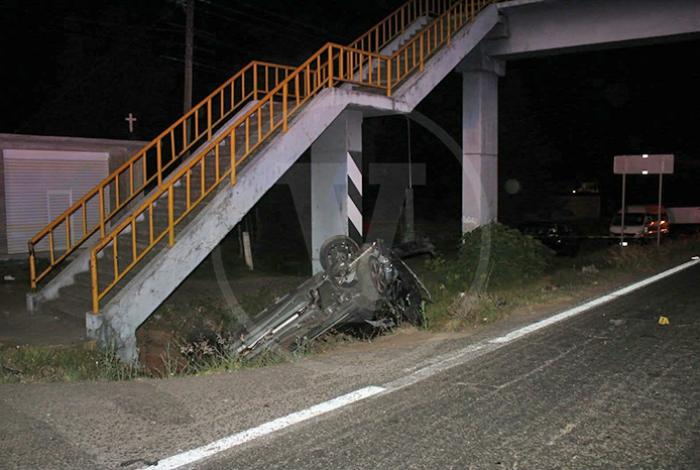  Choque entre 2 vehículos deja una mujer muerta y dos lesionados en la Pátzcuaro-Morelia