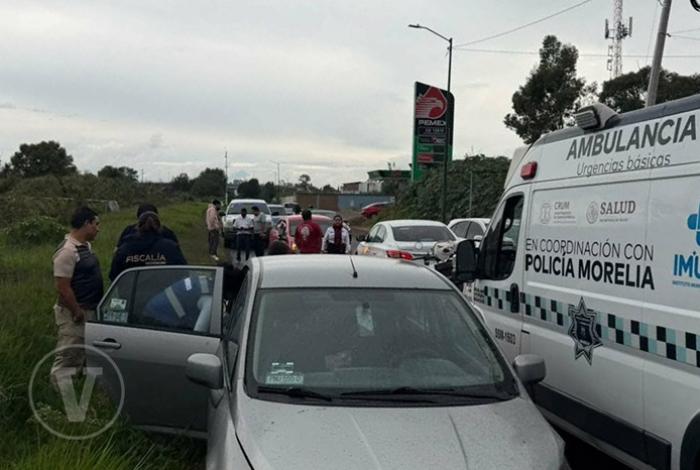 Choque entre dos automóviles sobre la avenida Héroes Anónimos en Morelia deja una menor lesionada