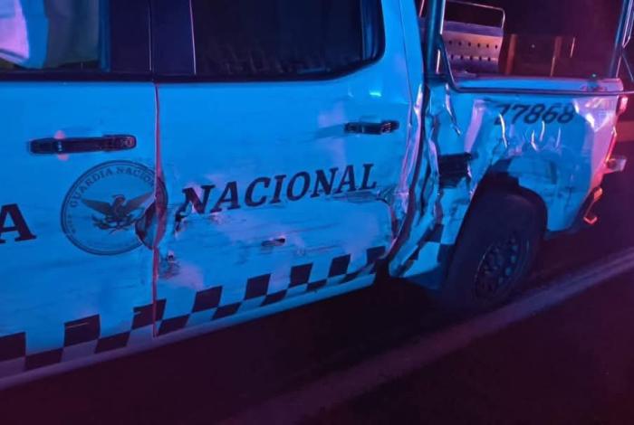 Choque entre patrulla de la GN y tráiler deja 1 muerto y 1 herido en la Siglo XXI