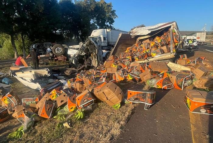 Choque entre tres tractocamiones deja dos heridos en la México-Guadalajara