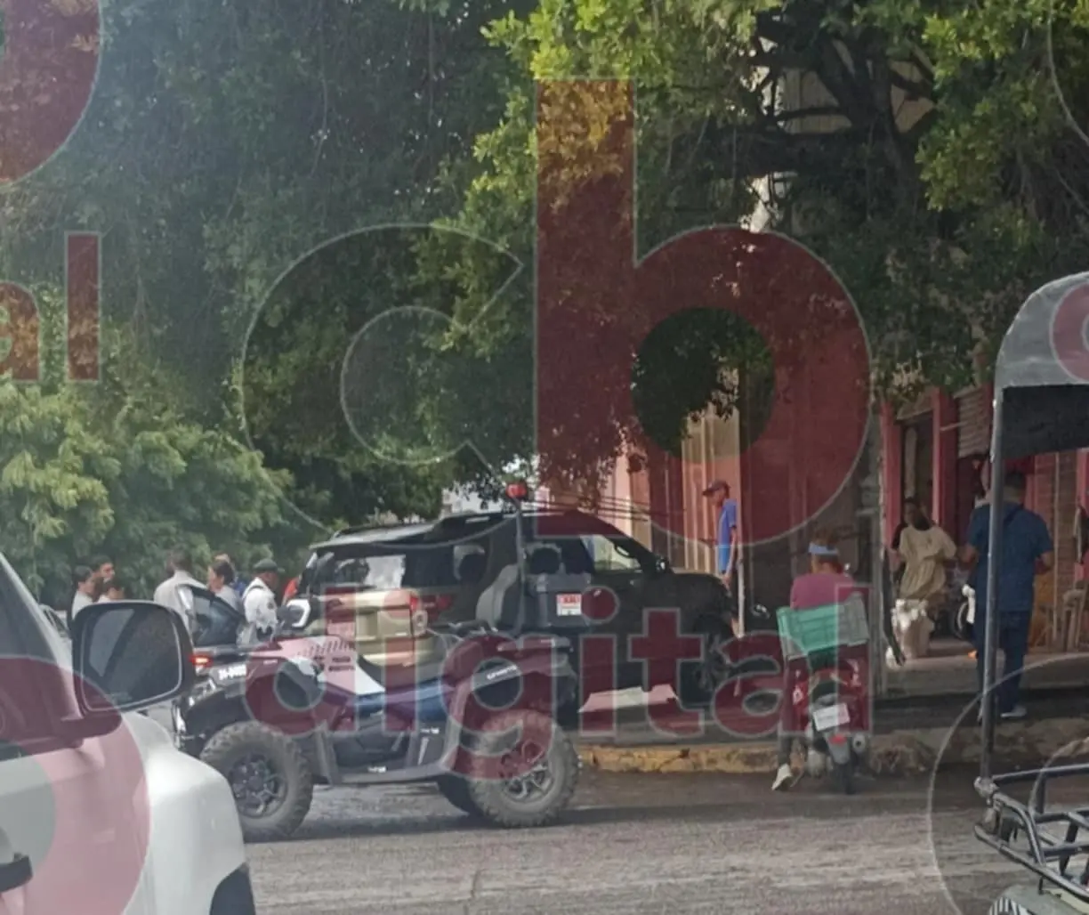 Choque múltiple genera caos en el centro de Apatzingán