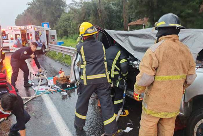 Choque por alcance deja cuatro lesionados en la Autopista Siglo XXI