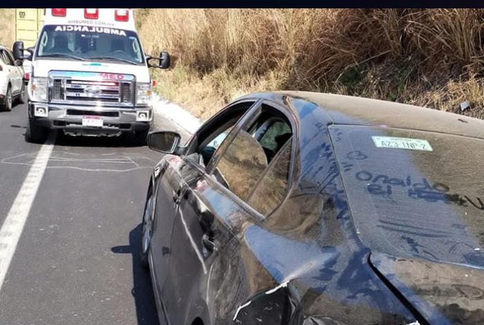  Choque vehicular en la Siglo XXI deja sólo daños materiales