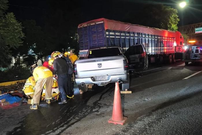 Choque vehicular sobre libramiento de Morelia deja un herido