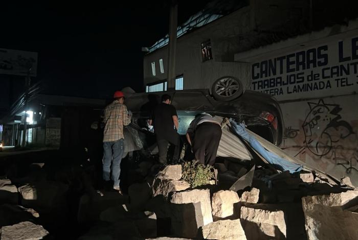 Choque-volcadura en salida a Charo deja un hombre mu3rt0