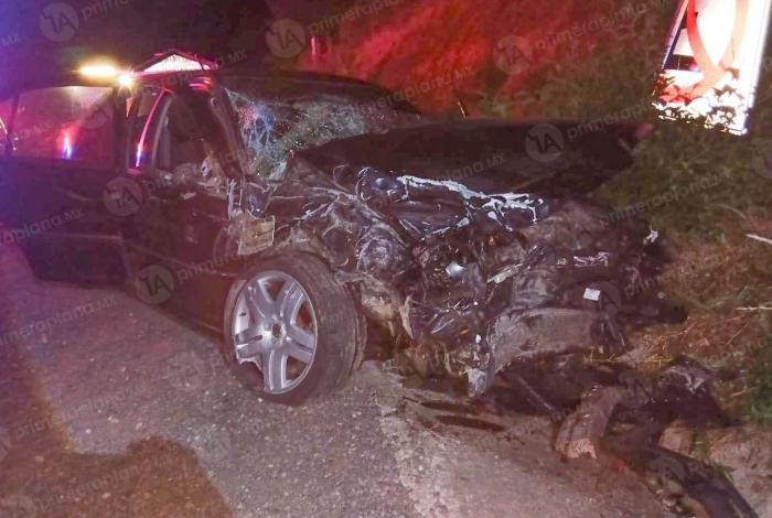 Choque-volcadura en Zitácuaro deja un muerto y dos lesionados