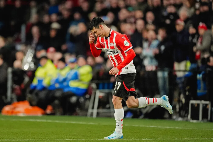 “Chucky” Lozano se despide de Europa con ovación de fanáticos del PSV