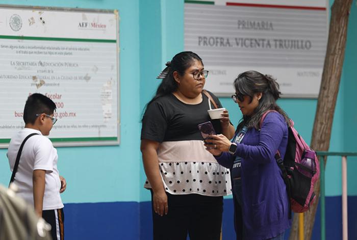 Ciclo escolar sigue normal, pero padres cuestionan entrega anticipada de calificaciones