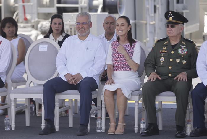 Claudia Sheinbaum encabeza homenaje a la Marina Armada desde Michoacán