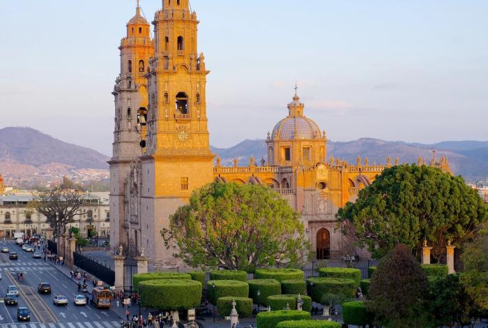 🌤️ Clima de hoy en Morelia: mañanas nubladas y tardes con sol hasta 25 °C