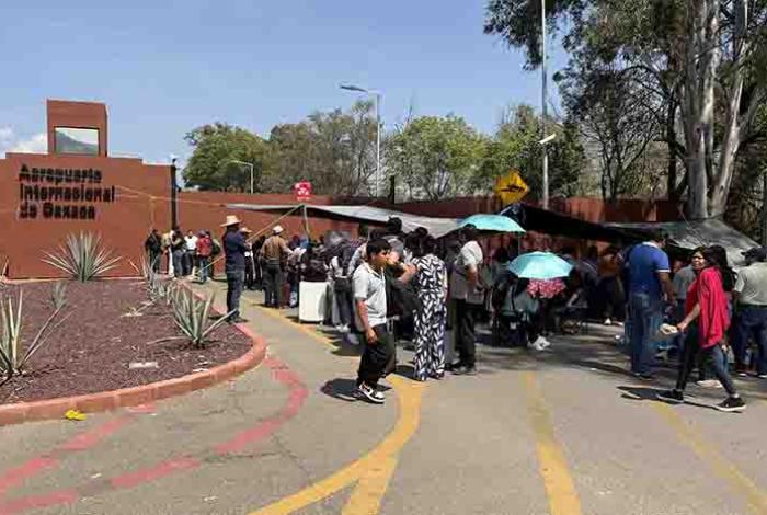 CNTE intensifica protestas en la capital y toma el aeropuerto en Oaxaca