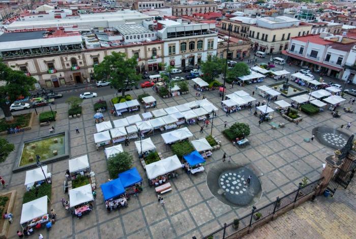 Cocineras y emprendedores ofrecen sus productos en el corazón de Morelia