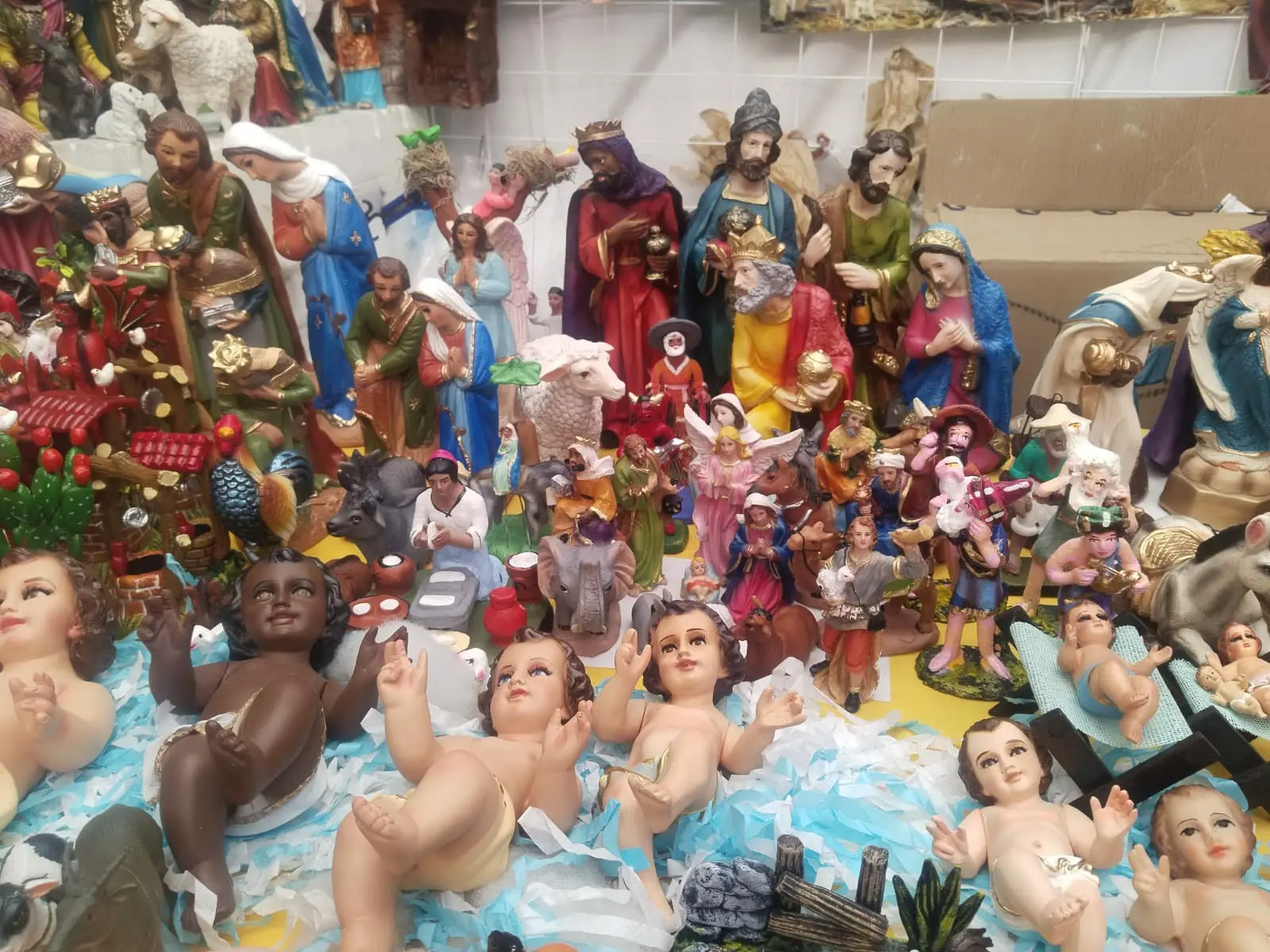 Colocación del Nacimiento y Árbol de Navidad es una tradición que se mantiene viva en las familias