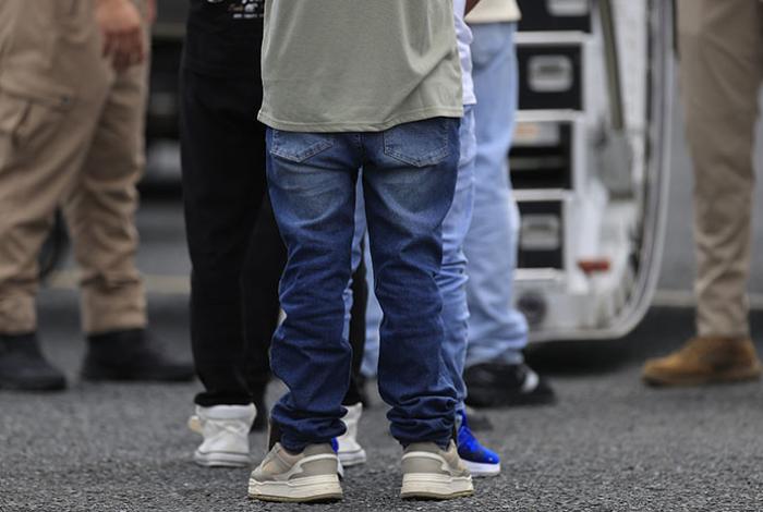 Colorado analiza indultar a migrantes no violentos para evitar su deportación de EUA