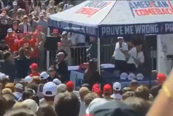 Comentarista Charlie Kirk, aliado de Trump, recibe un disparo en una universidad de EUA