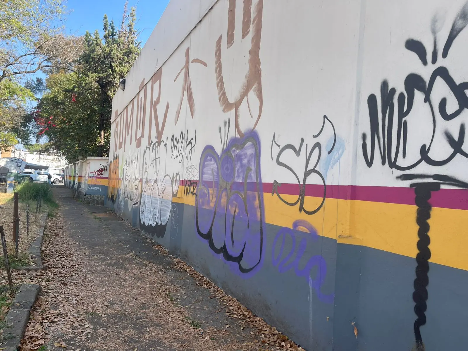 Comerciantes afectados económicamente ante el abandono del antiguo Hospital Civil