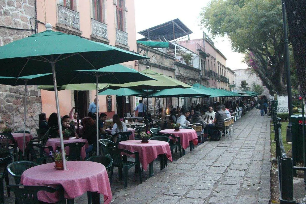 Comerciantes del Jardín de las Rosas resienten fuerte baja de clientes por las lluvias
