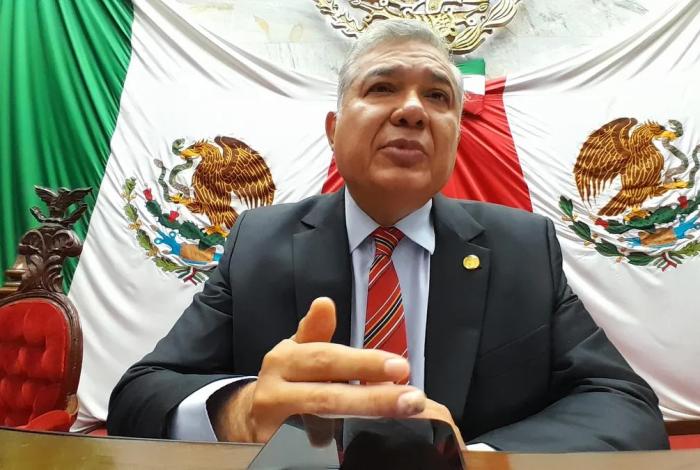 Como “error humano” califica presidente de Congreso de Michoacán cambio de dictamen sobre medalla al Mérito Docente