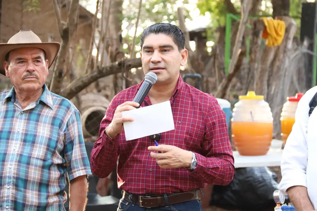 Comunidad de Rancho Viejo estrena sistema de agua completo en Huetamo