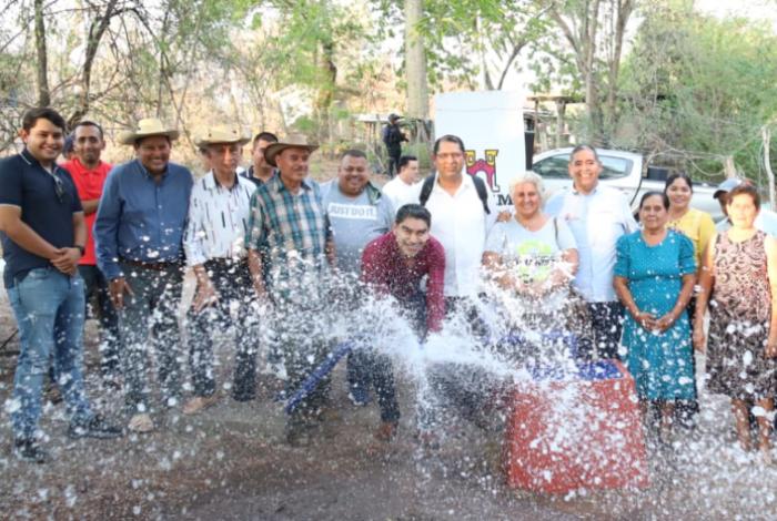 Comunidad de Rancho Viejo estrena sistema de agua completo en Huetamo