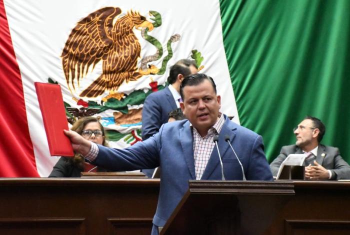 comunidad LGBTTTIQ+ para capacitación política, gracias a los argumentos del Diputado Memo Valencia